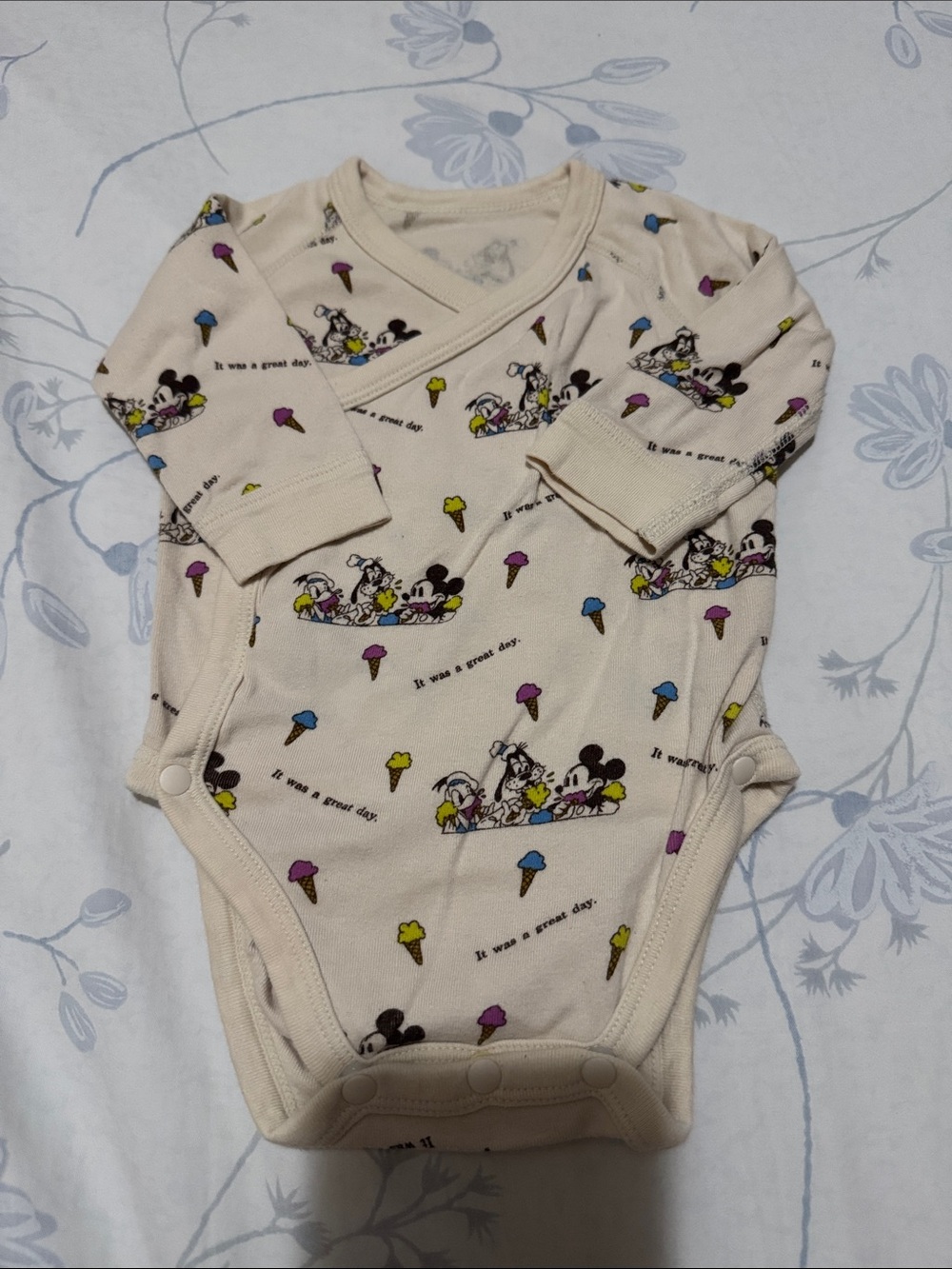 ⭐️Uniqlo Baby Mickey Sidesnap Long Sleeve Bodysuit (Size: 0-3M)